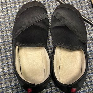Black slippers